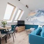 Highlander Style Two-storey Hrube Wyzne In With Air Conditioning By Renters Prestige Lägenhet