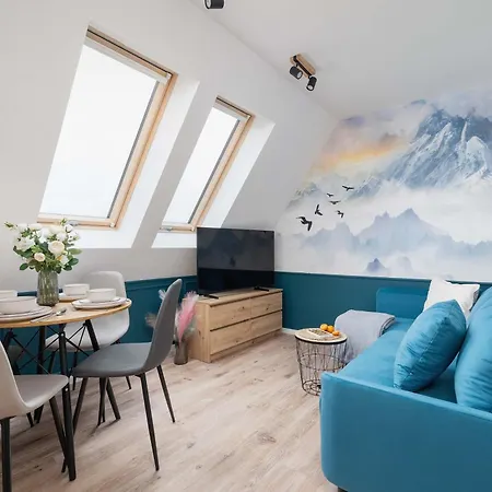 Highlander Style Two-storey Hrube Wyzne In With Air Conditioning By Renters Prestige Apartment