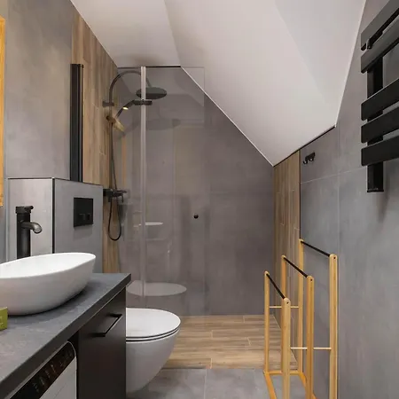 Highlander Style Two-storey Hrube Wyzne In With Air Conditioning By Renters Prestige *